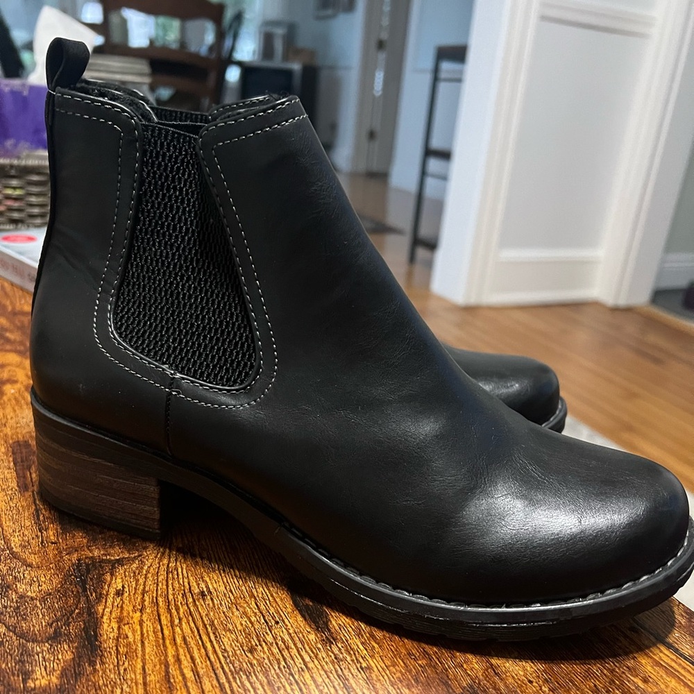 Eastland Chelsea Boots